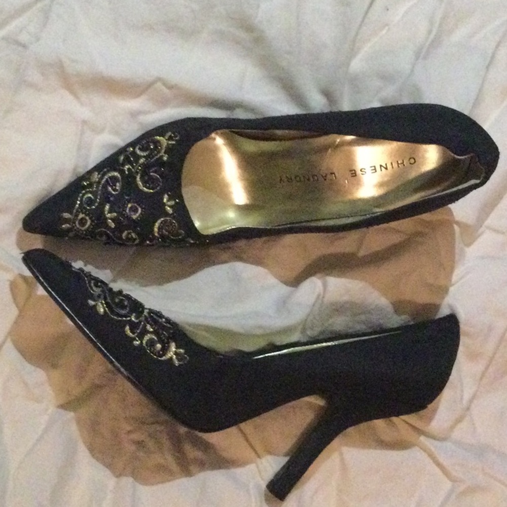 Chinese Laundry Classic Satin pump w sequin detail